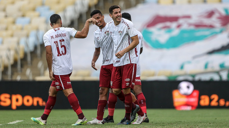 No Maracanã, o Fluminense venceu o Santos por 3 a 1 em partida válida pela 18ª rodada do Brasileirão. Com o resultado, o Tricolor entrou no G4 da competição. Os zagueiros Luccas Claro e Nino, e o atacante Marcos Paulo marcaram os gols da vitória, enquanto Marinho diminuiu para o Peixe. Veja as notas do LANCE! para os jogadores do Tricolor (por Felipe Melo - felipeeduardo@lancenet.com.br).