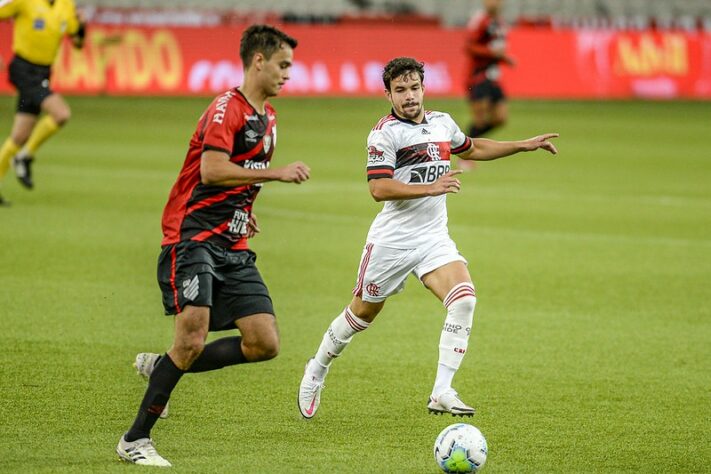 Invicto há 11 jogos, o Flamengo vive uma fase esplêndida. E Domènec Torrent tem cumprido com o que tinha prometido: utilizar a base em profusão (e não só por conta de contratempos). Na última noite, por exemplo, acionou Daniel Cabral, de 18 anos, na vitória sobre o Athletico-PR por 1 a 0, pela ida da Copa do Brasil. O volante foi o 17º Garoto do Ninho utilizado pelo catalão. Veja todos a seguir.