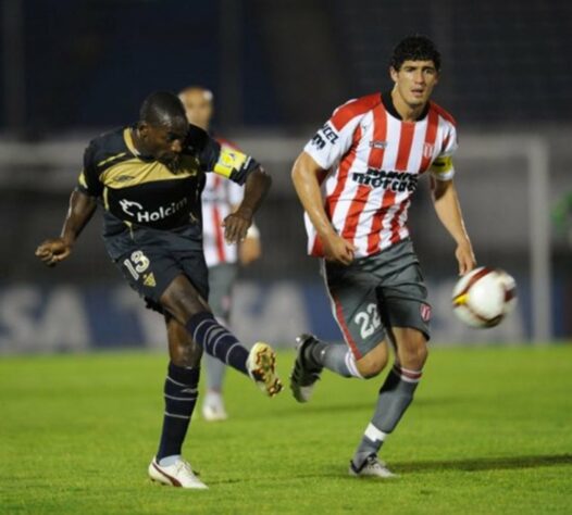 RIVER PLATE (URU) – O time uruguaio garantiu a classificação após eliminar os peruanos do Atlético Grau, na fase anterior do campeonato.