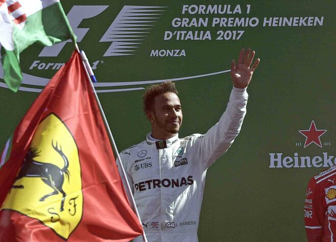 59 - Na briga de título, o britânico venceu o GP da Itália de 2017, segurando a dupla da Ferrari