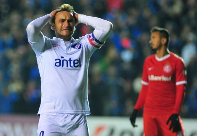 Gonzalo Bergessio – O camisa 9 do Nacional-URU é o artilheiro disparado do Campeonato Uruguai de 2020. O argentino de 35 anos caberia no ataque de muitos times no Brasil.