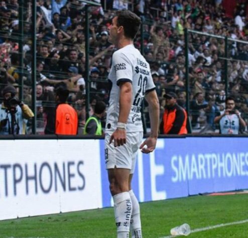 Ignacio Dinenno – O atacante de 29 anos é um dos destaques do Campeonato Mexicano. Atuando pelo Pumas, Dinenno já marcou oito gols nessa edição do campeonato nacional. O São Paulo tentou trazer o gringo para o Brasil na temporada passada, mas não conseguiu. 