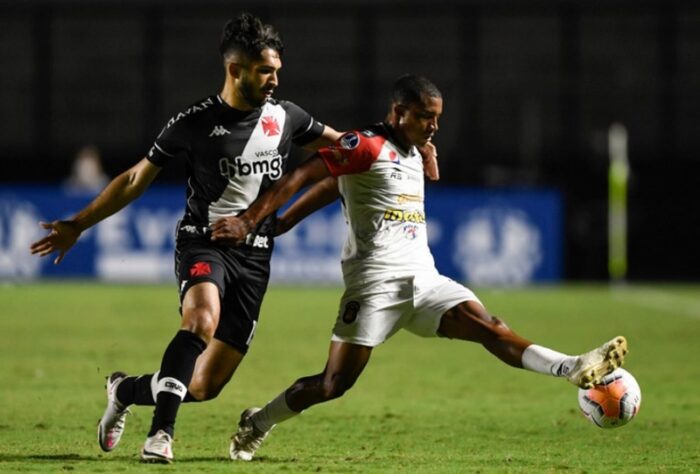 Em São Januário, o Vasco venceu o Caracas por 1 a 0 no jogo de ida da segunda fase da Copa Sul-Americana. O gol da vitória foi marcado por Tiago Reis após cruzamento de Guilherme Parede no fim. O confronto de volta acontece na próximo quarta, dia 4, às 21h30, na Venezuela. Veja as notas do LANCE! para os jogadores vascaínos (por Felipe Melo - felipeeduardo@lancenet.com.br).