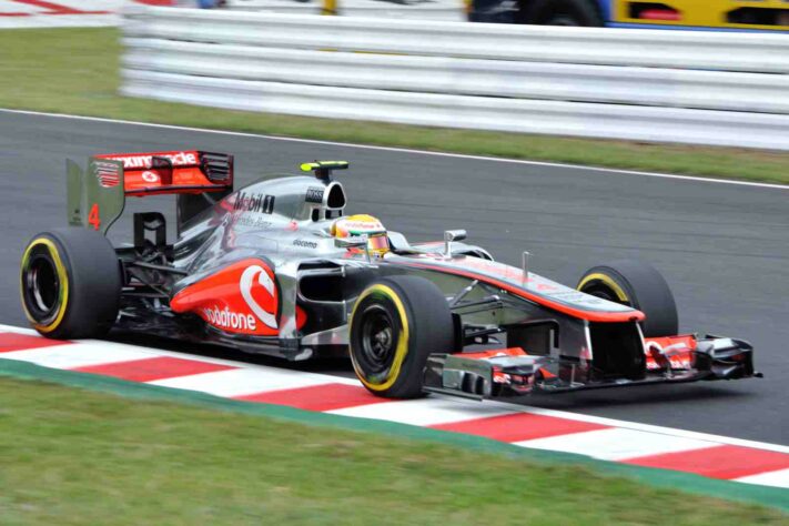 2012 marcou a última temporada de Lewis na McLaren. Com o MP4/27, foram quatro vitórias e uma ameaça de briga pelo título, mas foi quarto na classificação final