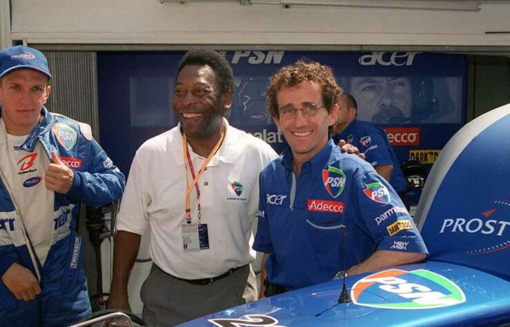 Em 2001, o Rei era embaixador da extinta emissora PSN, que também era patrocinadora da equipe Prost. Pelé encontrou Alain e o piloto Luciano Burti durante o GP de Mônaco daquele ano.