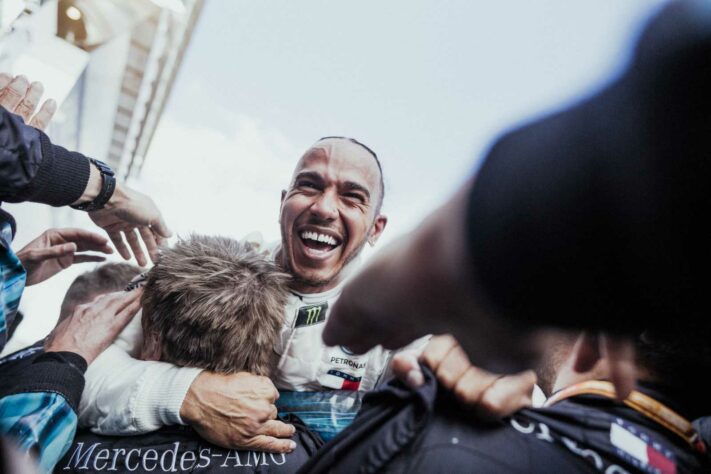  64 - A festa de Lewis Hamilton após a vitória no GP da Espanha de 2018