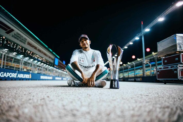 69 - Uma pole incrível deixou Hamilton mais próximo da vitória no GP de Singapura de 2018. No domingo, ele garantiu o triunfo