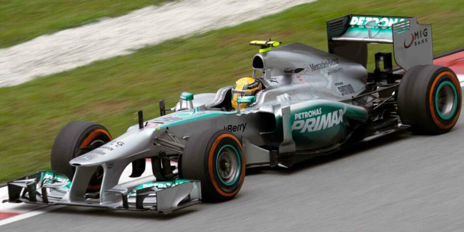 Já no primeiro ano de Mercedes, em 2013, o W04 trouxe apenas uma vitória ao hexacampeão. O menor número desde que entrou na F1. Terminou o campeonato em quarto