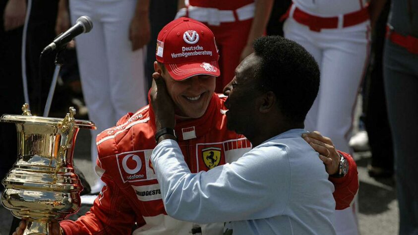 Antes do GP do Brasil de 2006, Pelé entregou um troféu a Michael Schumacher, que estava se aposentando da Fórmula 1 na ocasião.