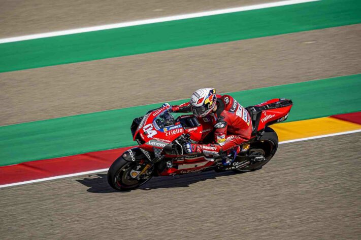 Andrea Dovizioso larga apenas em 17º e é o pior entre os postulantes ao título