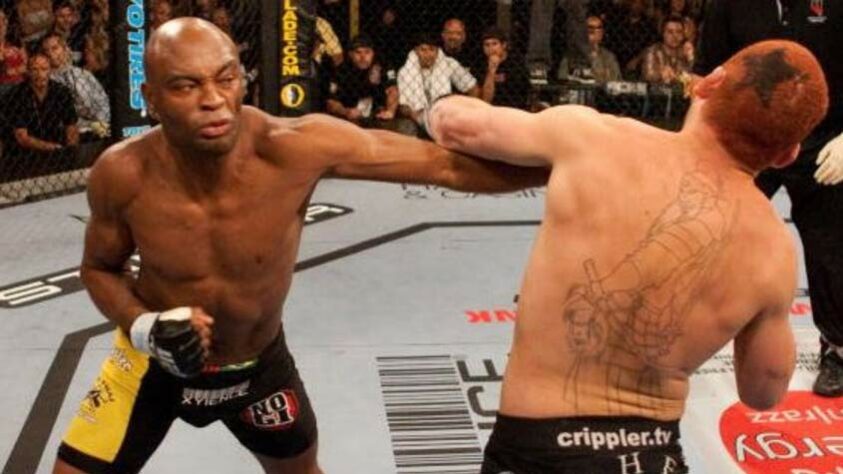 10. Anderson Silva x Chris Leben (UFC Fight Night 5) - Em junho de 2006, o Spider estreou no UFC com uma vitória esmagadora sobre o americano Chris Leben, até então invicto no Ultimate. A vitória foi por nocaute com apenas 49 segundos de luta.
