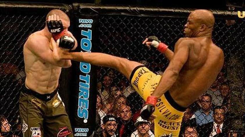 9. Anderson Silva x Nate Marquardt (UFC 73) - Em julho de 2007, Anderson teve sua segunda defesa de cinturão e não decepcionou. Diante do forte candidato Marquardt, o Spider venceu por nocaute técnico ainda no primeiro round.