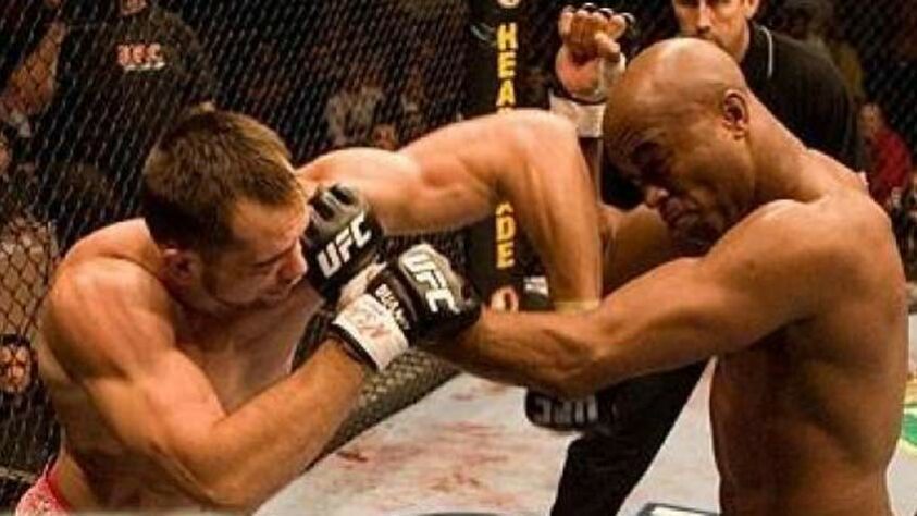 4. Anderson Silva x Rich Franklin (UFC 64) - Em outubro de 2006, em sua segunda luta no UFC, Anderson Silva derrotou o então campeão dos pesos médios Franklin e se tornou dono do cinturão da categoria.