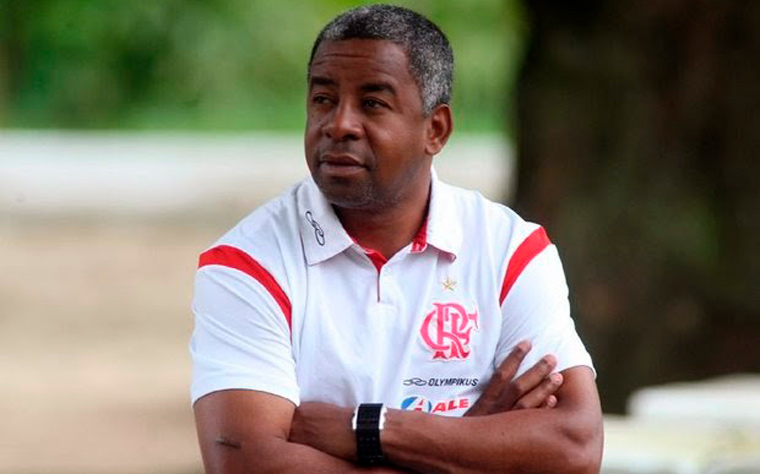 Andrade, ex-jogador e campeão brasileiro como técnico do Flamengo em 2009, está longe do futebol.