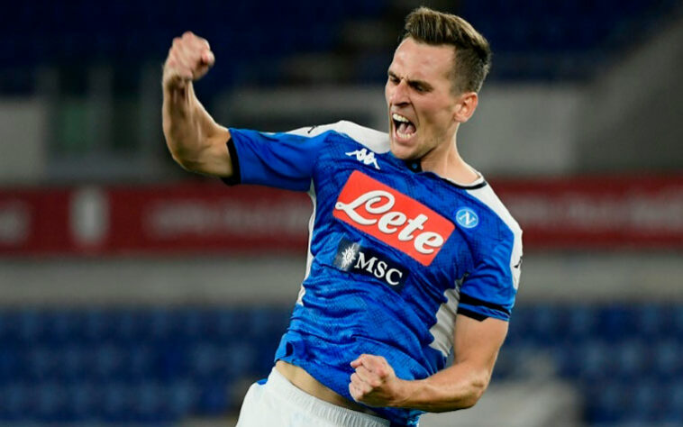 ESQUENTOU - De acordo com a Gazzetta dello Sport, o Olympique de Marseille fez uma proposta de 15 milhões de euros pelo atacante Milik, atualmente na Napoli.