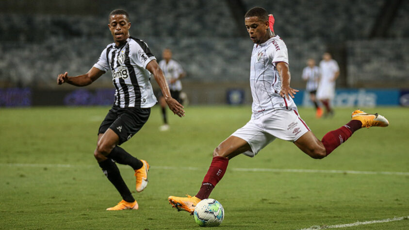 ATLÉTICO-MG | SOBE: Após um primeiro tempo apático, o líder do Brasileirão voltou melhor, pressionou o Fluminense e quase virou a partida. Destaque para Guilherme Arana, autor do belo gol de empate. | DESCE: Mesmo assim, foi uma partida abaixo do time de Sampaoli, que não conseguiu dar o volume de jogo que estava acostumado. Sávio e Nathan, peças importantes, ficaram apagados em campo.