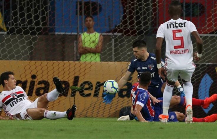 O São Paulo do técnico Cuca foi comandado por Tiago Volpi, Igor Vinícius, Arboleda, Bruno Alves e Reinaldo; Hudson, Tchê Tchê e Hernanes; Everton, Toró e Helinho. O treinador colocou Igor Gomes, Pato e Nenê durante a partida.