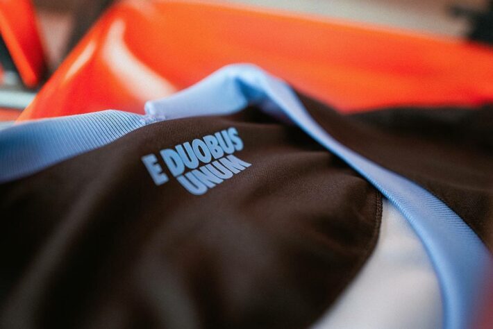 Corinthians lança camisa 3 inspirada em clube inglês; veja ...