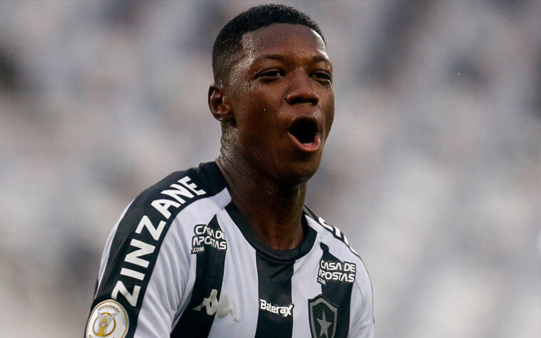 12º - Também com três pontos, Matheus Babi (23 anos), do Botafogo. São 17 jogos, 14 como titular, com cinco gols marcados e uma assistência.