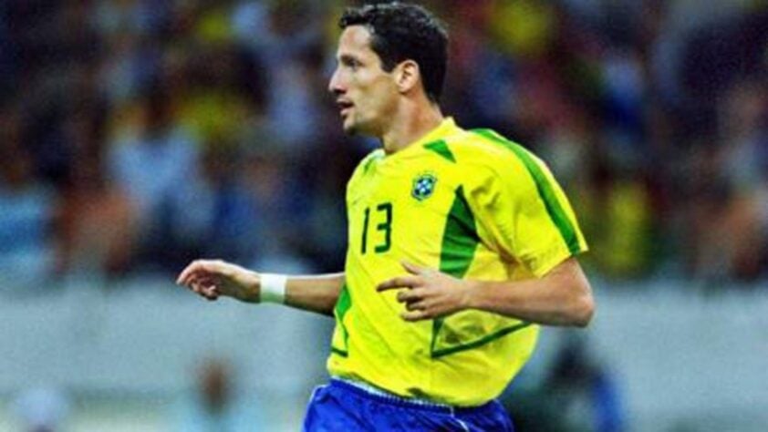 BELETTI - Foi o lateral-direito titular naquela partida. Ex-Chelsea, Barcelona e Fluminense, atualmente é embaixador global do Barça e diretor de negócios internacionais do Cruzeiro, palestrante e co-fundador da rede de franquias Arena Belletti.