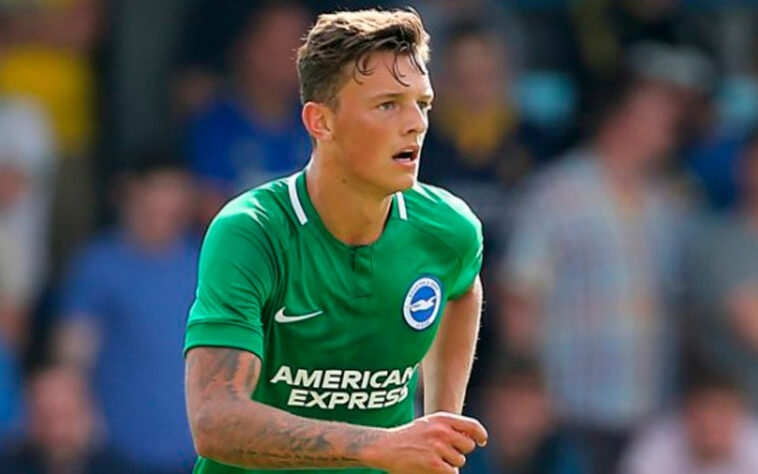 ESQUENTOU - O Liverpool terá que pagar cerca de 50 milhões de libras (R$ 367 milhões) caso queira contratar o zagueiro Ben White, do Brighton, em janeiro, segundo o “The Sun”. O defensor de 23 anos tem contrato até 2024 com o clube atual, mas é visto como um possível reforço após a lesão de Virgil van Dijk, que está fora da temporada.