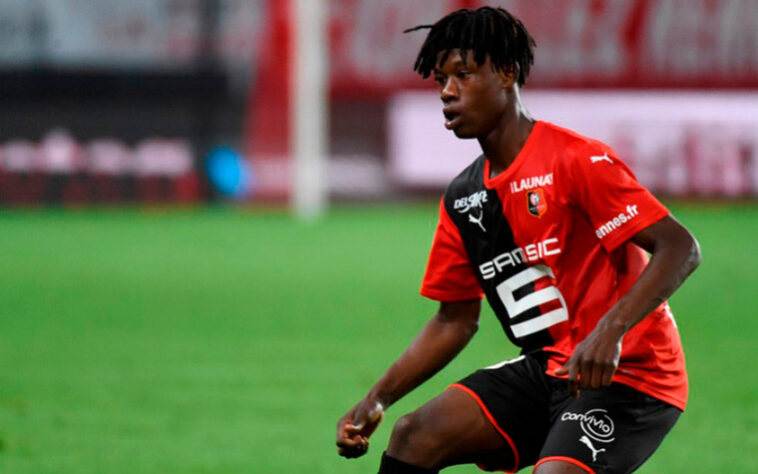 Eduardo Camavinga - Destaque do Rennes e já convocado pela Seleção Francesa com apenas 17 anos, o meio-campista é alvo de clubes gigantes, como Real Madrid, Manchester United, PSG e Juventus. O valor da transferência pode chegar a 60 milhões de euros (cerca de 400 milhões de reais). 