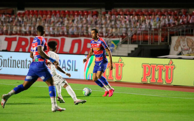 Fortaleza - Sobe: O time cearense mostrou bom repertório ofensivo no segundo tempo e empatou o jogo sabendo aproveitar os erros dos mandantes./ Desce: A equipe errou muitos passes na saída de bola e isso comprometeu o desempenho do time em campo.