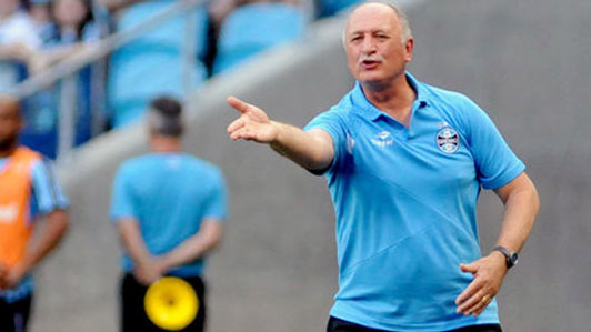 FECHADO - Como era esperado, o Grêmio anunciou Felipão como seu novo técnico. Aos 72 anos, o treinador volta ao Imortal com o desafio de tirar o time da zona de rebaixamento do Brasileirão.