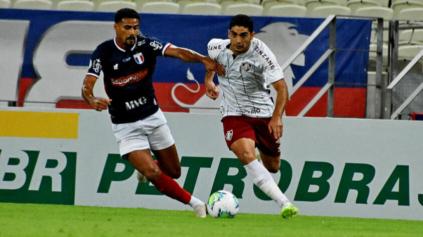 FORTALEZA - Sobe: O goleiro Felipe Alves, que não teve culpa no gol, foi o único que se salvou, com alguma importância na saída de bola. Desce: O zagueiro Roger Carvalho foi expulso de forma infantil e prejudicou o sistema defensivo do Leão. O lateral-direito Tinga também mandou mal no corte em que a bola bateu em Ganso e sobrou para Wellington Silva marcar o gol.