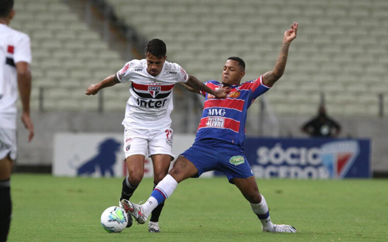 Até mesmo nas vitórias o São Paulo reclamou. Mesmo vencendo por 3 a 2 o Fortaleza, no Castelão, pela 21ª rodada do Brasileirão, o Tricolor reclamou de um possível impedimento de David no gol que abriu o placar para o Leão. 