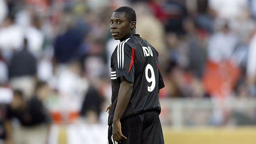 Freddy Adu - Chamou a atenção com apenas 14 anos e foi apelidado de "novo Pelé" ou "Pelé do século XXI". Porém, nunca conseguiu se firmar em nenhum clube. Defendeu mais de 10 times ao longo da carreira, incluindo o Bahia. 