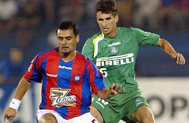 Gláuber: zagueiro teve uma chance na Seleção, no amistoso contra a Guatemala, em 2005, na despedida de Romário.