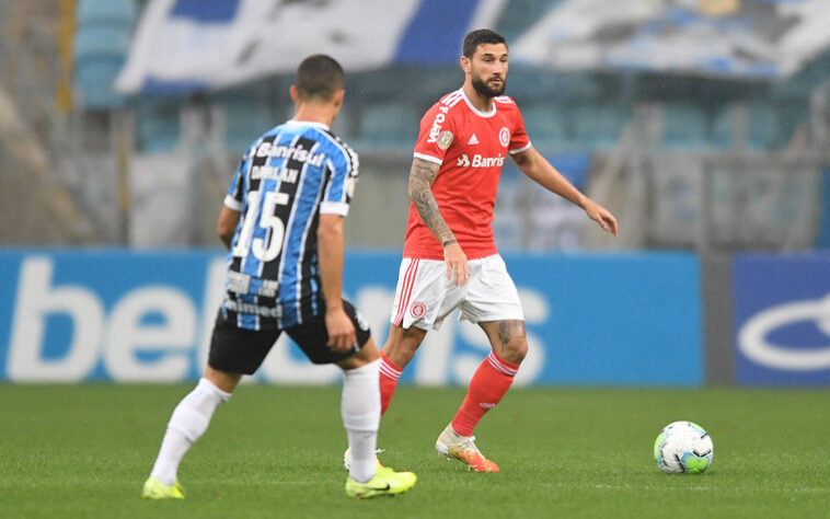 Tanto o revés na retomada do estadual como a válida pela final do segundo turno para o Grêmio e ainda a do returno na fase de grupos na Libertadores voltaram a levantar os questionamentos sobre a capacidade de Eduardo Coudet montar uma maneira do Colorado jogar para conseguir superar o eterno rival.