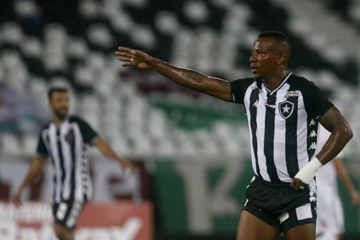 FECHADO - Sem espaço no elenco após a chegada do técnico Enderson Moreira, o lateral-esquerdo Guilherme Santos rescindiu contrato com o Botafogo e está livre no mercado.