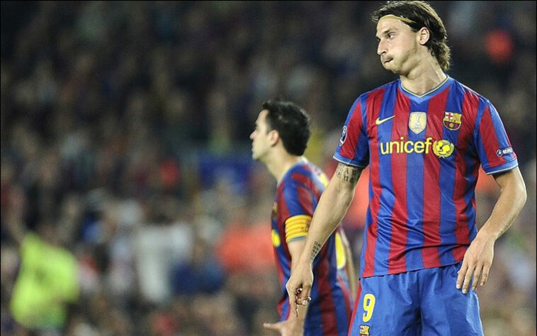 Ibrahimovic x repórter espanhola: No Barcelona, o atacante Ibrahimovic se envolveu em uma polêmica após uma foto sua com Piqué ter sido vazada. Na porta do CT do clube catalão, uma repórter indagou o atacante sobre a foto. O sueco ficou bem irritado e retrucou dizendo para ela ir até sua casa para ver se ele era ou não homossexual.