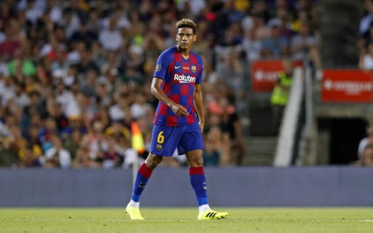 FECHADO - Emprestado pelo Barcelona ao Nice na última temporada, o zagueiro Jean-Clair Todibo vai seguir no clube francês para os próximos anos. De acordo com o portal 'SkySports', a equipe da Ligue One exerceu a opção de compra pelo defensor de de 21 anos.