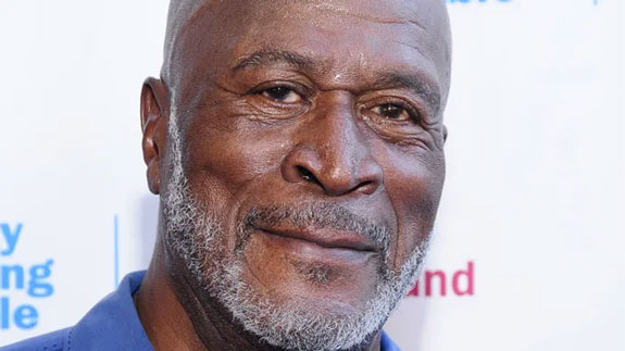 John Amos treinou com Kansas City Chiefs e Denver Broncos, quando os dois faziam parte da AFL (liga que se fundiu com a NFL posteriormente). Amos também jogou em ligas menores antes de iniciar carreira artística.