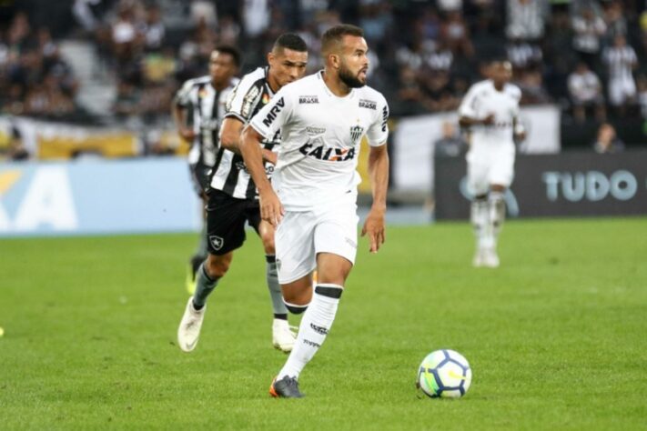 FECHADO - O tão procurado primeiro volante foi achado. O Botafogo fechou a contratação de José Welison junto ao Atlético-MG. O atleta de 25 anos chega por empréstimo até o fim do Campeonato Carioca de 2021. 