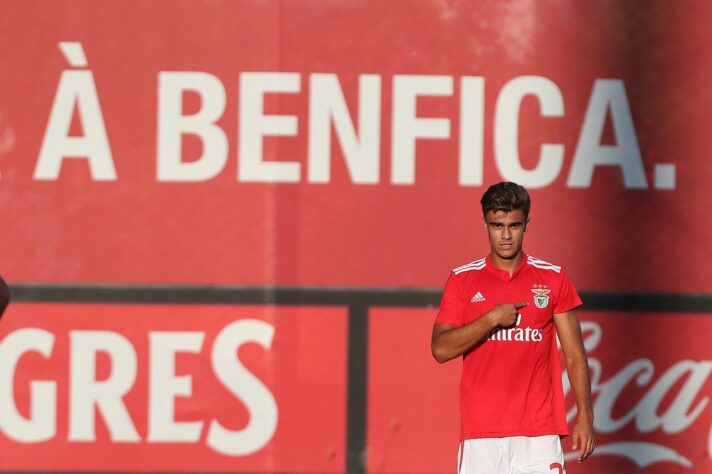 FECHADO - O Benfica emprestou o jovem ponta Jota para o Real Valladolid por uma temporada. O atleta estava afastado do elenco e não fazia parte dos planos de Jorge Jesus.