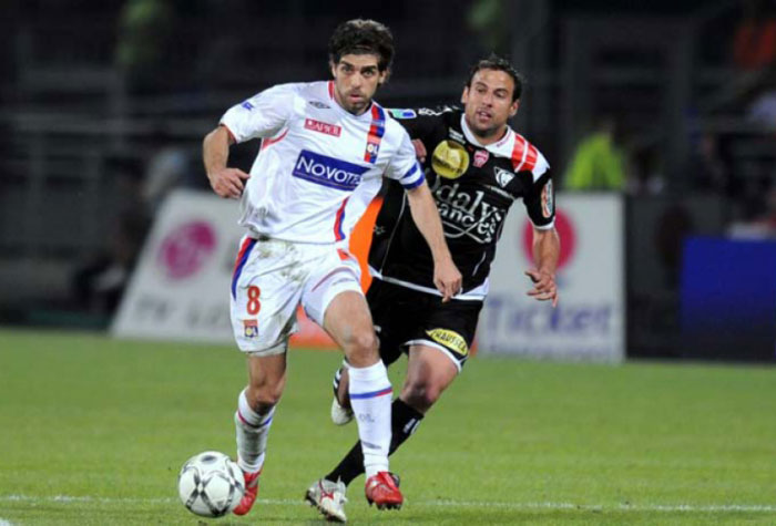 Juninho Pernambucano jogou a Champions League pelo Lyon (FRA).