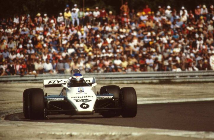 Em 1982, por conta da Copa do Mundo, com Luciano do Valle e Galvão Bueno ocupados na Espanha, Carlos Valadares narrou a Fórmula 1. Naquele ano, Keke Rosberg foi campeão. O locutor faleceu em 2012