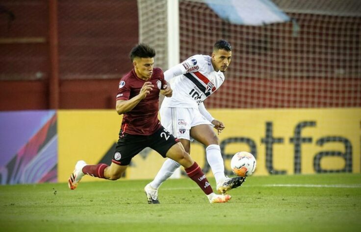 Em Lanús, na Grande Buenos Aires, o São Paulo do técnico Fernando Diniz entrou em campo com Tiago Volpi; Tchê Tchê, Diego Costa, Bruno Alves e Reinaldo; Luan, Daniel Alves, Gabriel Sara e Igor Gomes; Brenner e Luciano. Ao longo da partida, Vitor Bueno e Pablo entraram em campo