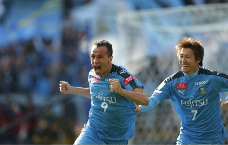 ESQUENTOU - O atacante Leandro Damião, do Kawasaki Frontale, do Japão, pode estar de saída do clube. Embora não tenha renovado seu contrato, o desejo do brasileiro é permanecer no país asiático. O atleta recebeu sondagens de equipes do Brasil, Estados Unidos e Emirados Árabes.