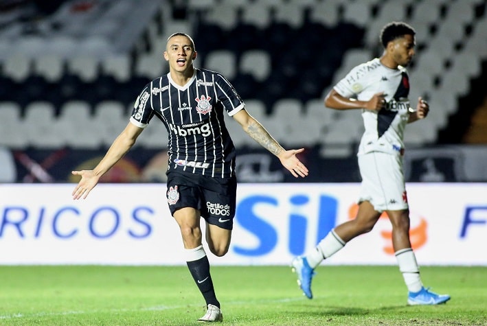 O Corinthians conquistou uma importante vitória ao bater o Vasco por 2 a 1, em São Januário, pela 18ª rodada do Brasileirão-2020. O resultado afastou o time da zona de rebaixamento e teve como principais responsáveis Mateus Vital, Everaldo, com sua estrela, e Gustavo Mantuan, o melhor do jogo. Confira as notas de cada jogador na galeria a seguir (por Alexandre Guariglia):