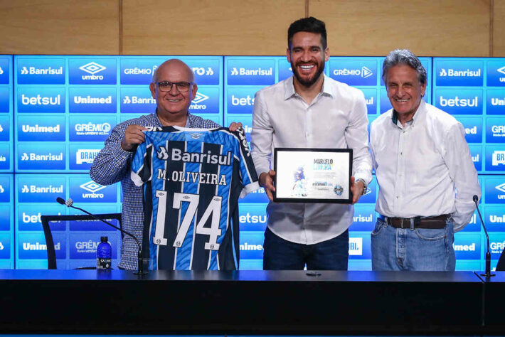 Ex-jogador do Grêmio, Marcelo Oliveira recebeu homenagens do clube gaúcho e está pronto para assumir o cargo de coordenador técnico do Imortal.