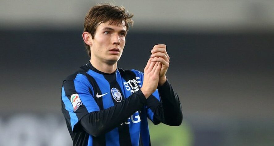 ESQUENTOU - Um dos destaques da Atalanta, da Itália, o volante Marten de Roon está sendo disputado no mercado europeu. De acordo com informações da imprensa do Velho Continente, o holandês de 29 anos atrai o interesse de clubes como Barcelona, Manchester City e Tottenham.