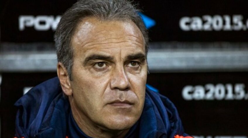 FECHADO - A diretoria da Universidad de Chile agiu rápido. Depois de mandar embora Hernán Caputto por conta da falta de resultados, o clube anunciou Martín Lasarte, que já trabalhou no time azul.