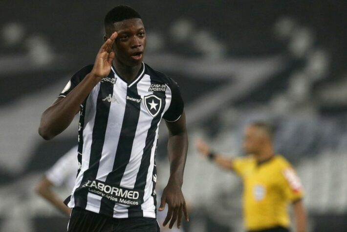 Matheus Babi, de 23 anos, é jogador do Botafogo e seu contrato com o clube vai até dezembro de 2021. O valor de mercado é de 900 mil euros (R$ 5,9 milhões).