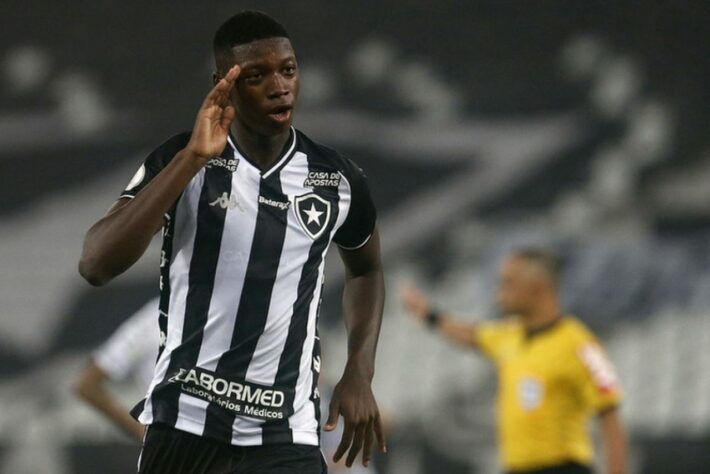 MATHEUS BABI - BOTAFOGO (C$ 9,05) - Atuando contra o Goiás em casa, o atacante tem boas chances de deixar sua marca, assim como foi diante do Grêmio na última quarta. O Esmeraldino sofreu catorze gols nas últimas cinco partidas, e a tendência é que seja vazado novamente.