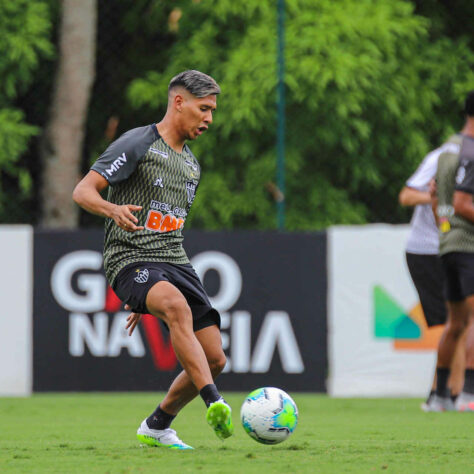 FECHADO - O meia argentino Matías Zaracho, de 22 anos, foi apresentado oficialmente na manhã desta quarta-feira, 21 de outubro, na Cidade do Galo. O jogador , que estava treinando no Atlético-MG, assinou contrato até outubro de 2025.